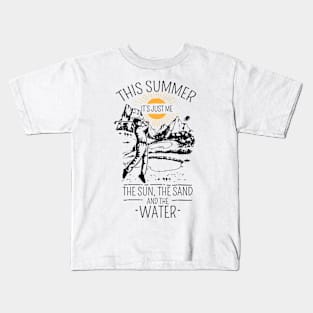 This summer it's just me, the sun, the sand and the water | DW Kids T-Shirt